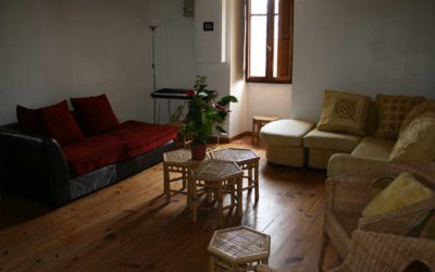 Le petit salon avec cheminée et piano